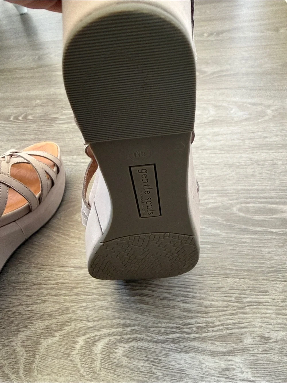 Gentle Souls by Kenneth Cole Wedges- Size 9